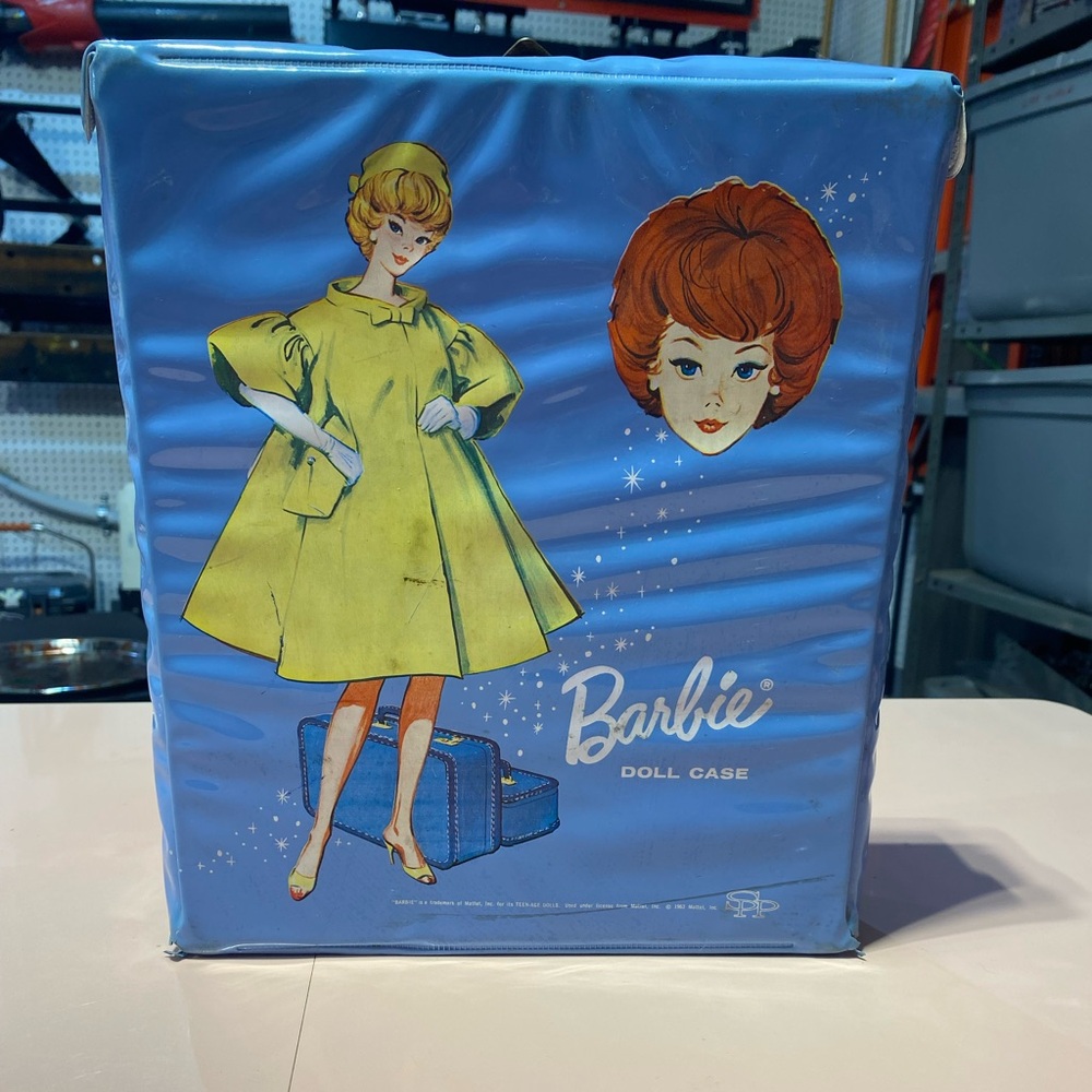 1963 Barbie VINTAGE CARRYING CASE Bubble Cut Powder Blue Mattel